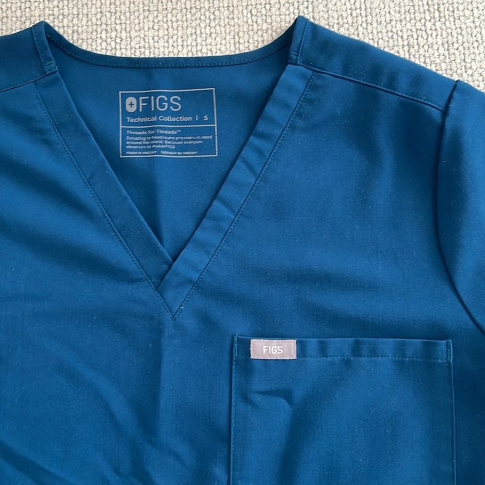 Deep Reef Figs Scrub Top - Picture 4 of 5